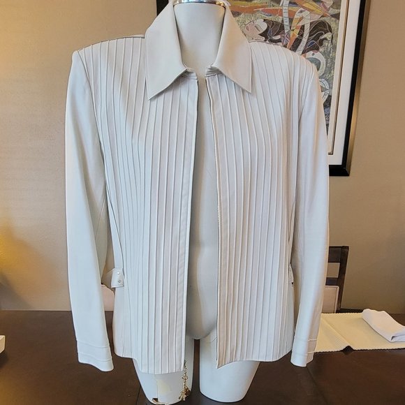 Beautiful St. John Sport By Marie Gray Jacket NEW - Picture 2 of 10